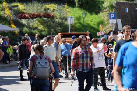 Mednarodna revija starodobnikov v Kamnik privabila ljubitelje klasičnih vozil (87)